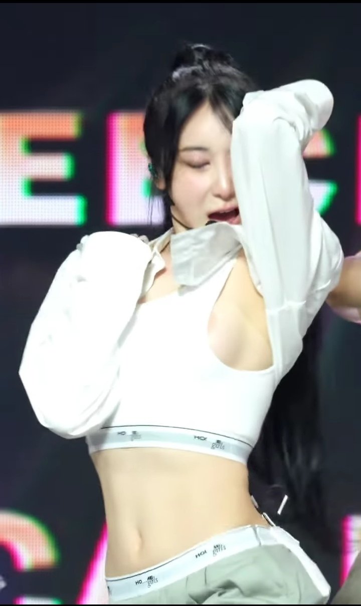 LEE CHAEYEON BOOBS #Ln2pKdUI