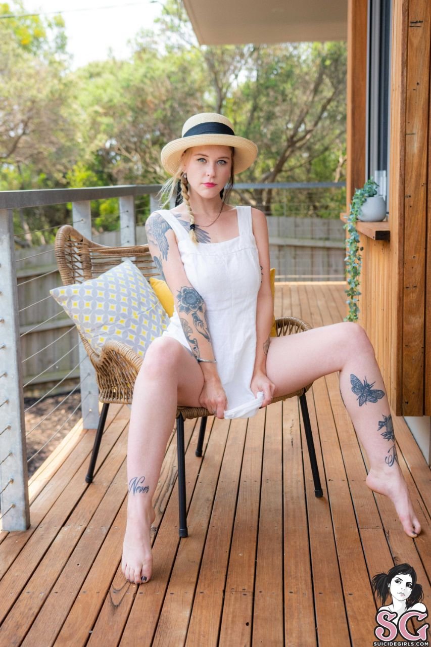 Suicidegirls-Bud-fiddle fig #rijV125e