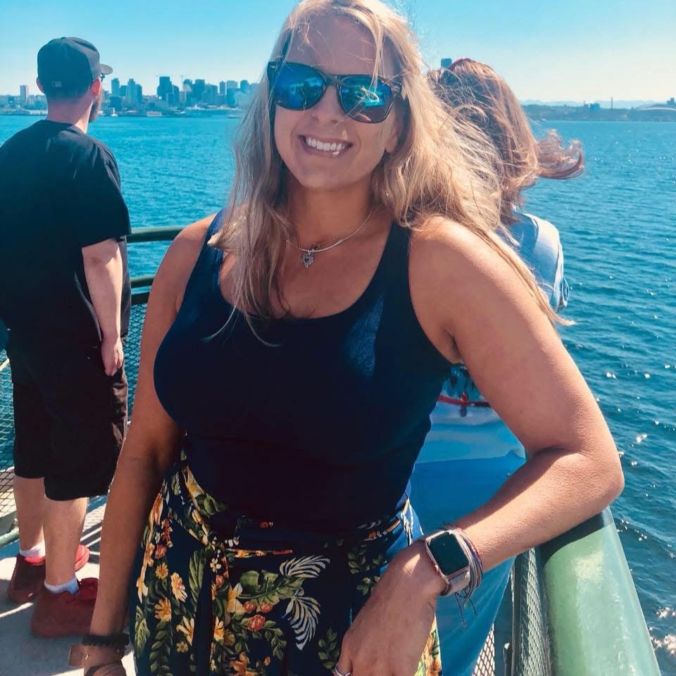 Amanda finds joy being an art teacher. I find joy in seeing her take her top off for Tit4U #TQMLGCDf